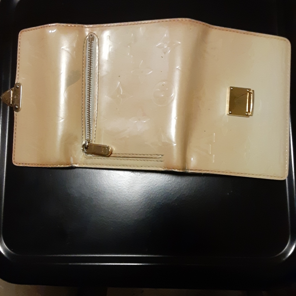 Louis Vuitton  Paris Wallet - Picture 10 of 16